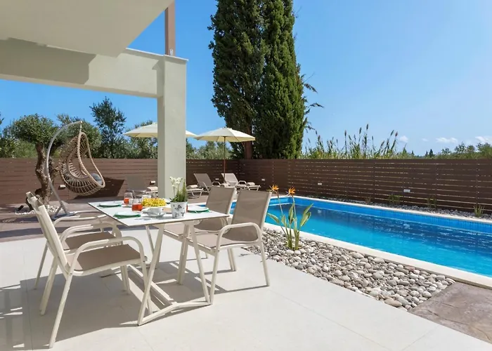 Vilenia Anemelia By Villa *