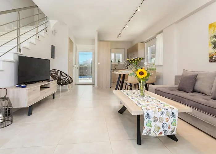 Villa Vilenia Anemelia By *